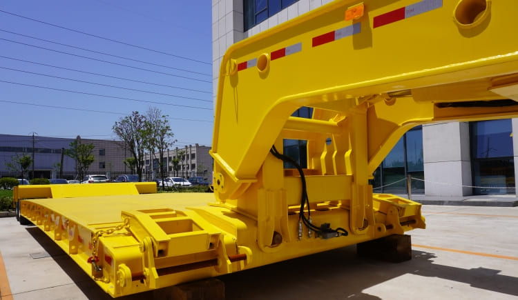 2 Line 4 Axle Heavy Duty Detachable Lowboy Semi Trailer for Sale in Guinea