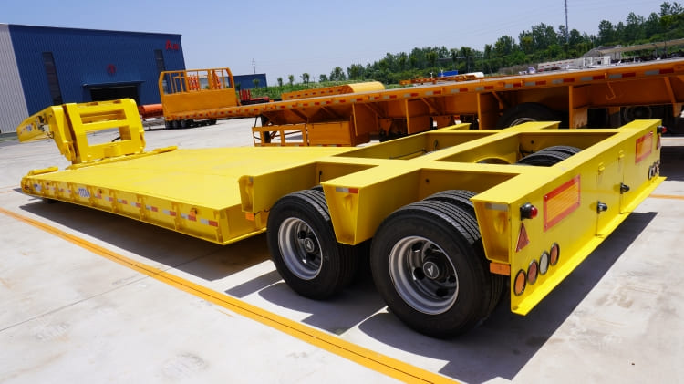2 Line 4 Axle Heavy Duty Detachable Lowboy Semi Trailer for Sale in Guinea